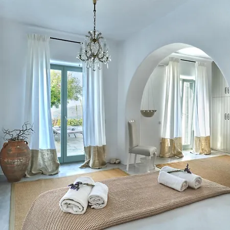 Joy With Private Pool, Close To Naoussa Kostos