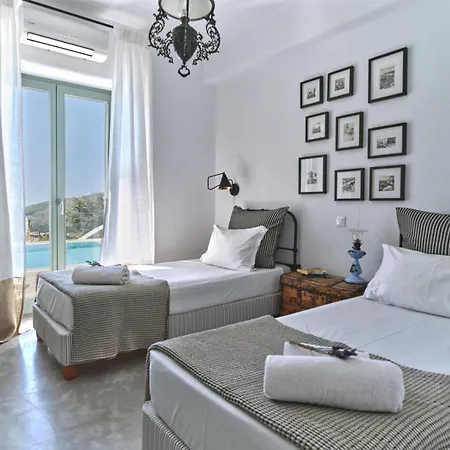 Joy With Private Pool, Close To Naoussa Villa *