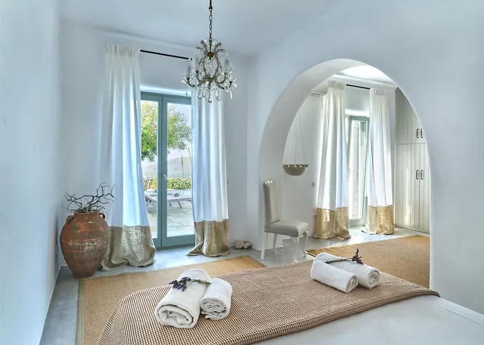 Joy With Private Pool, Close To Naoussa Kostos