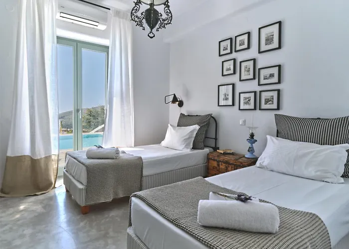 Joy With Private Pool, Close To Naoussa Villa *